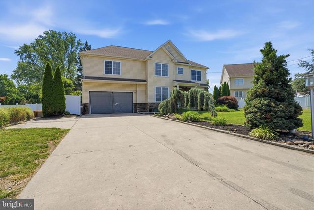 1935 HULMEVILLE RD, Bensalem, PA 19020