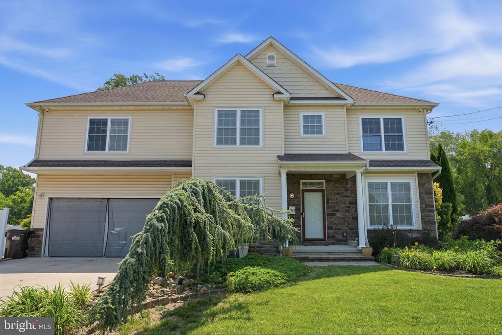 1935 HULMEVILLE RD, Bensalem, PA 19020