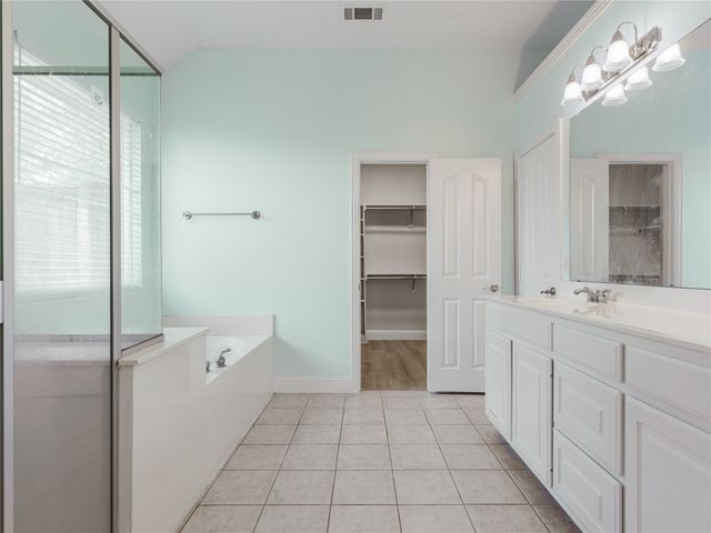 5601 Glenview Lane, The Colony, TX 75056