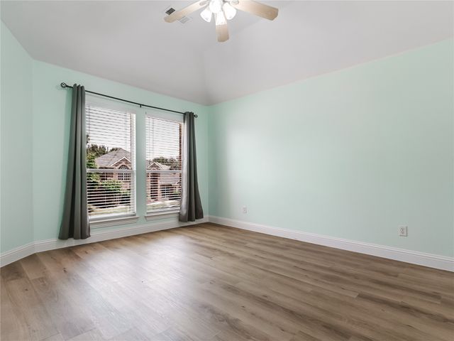 5601 Glenview Lane, The Colony, TX 75056
