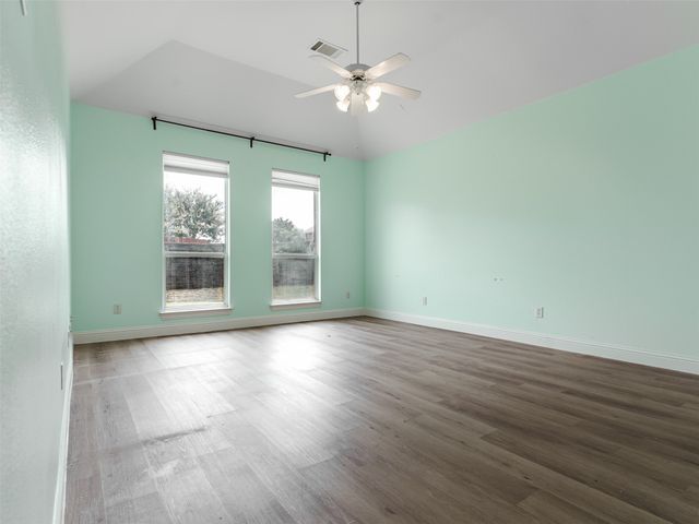 5601 Glenview Lane, The Colony, TX 75056