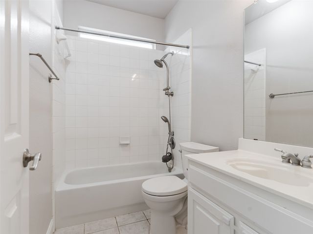 5601 Glenview Lane, The Colony, TX 75056