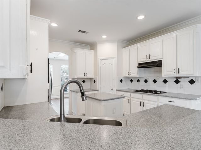 5601 Glenview Lane, The Colony, TX 75056