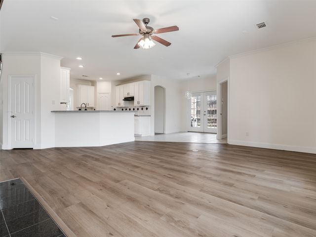 5601 Glenview Lane, The Colony, TX 75056