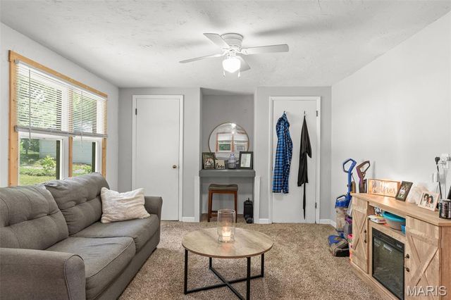 435 N Main Street, St Clair, MO 63077