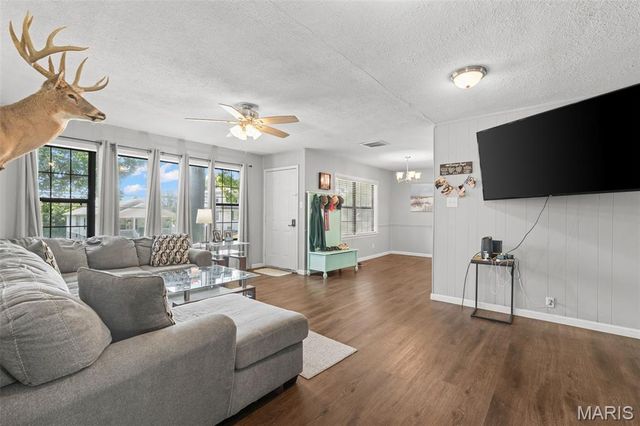 435 N Main Street, St Clair, MO 63077