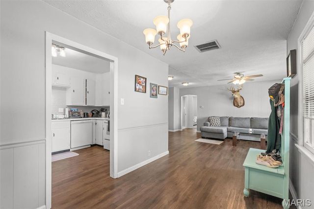 435 N Main Street, St Clair, MO 63077