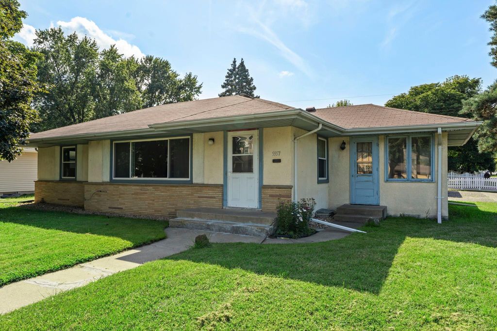 5557 Logan Avenue N, Brooklyn Center, MN 55430