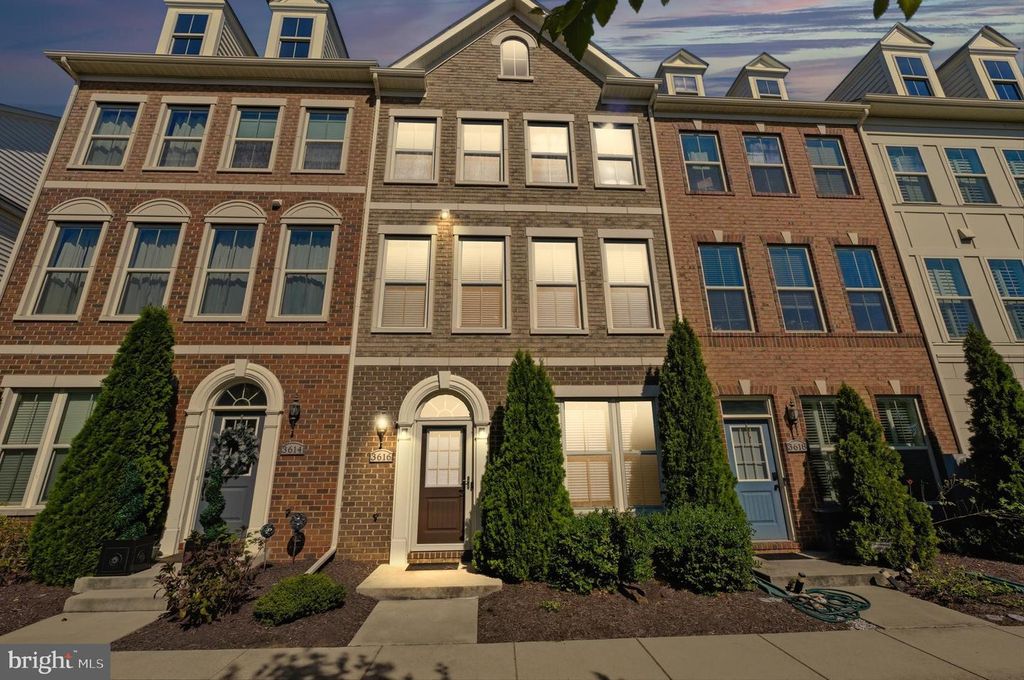 3616 COMMODORE JOSHUA BARNEY DR NE, Washington, DC 20018