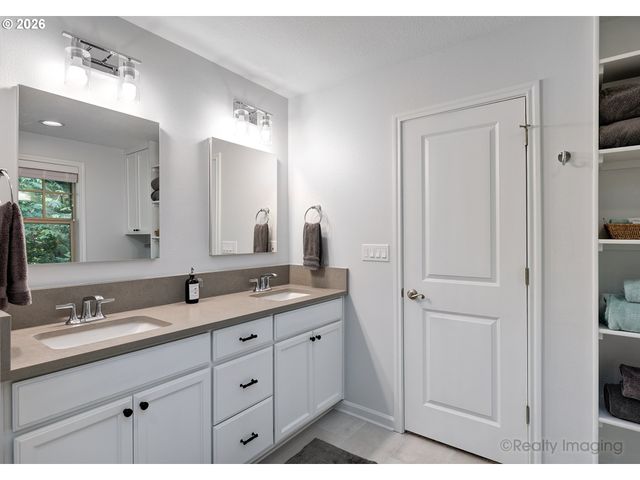 4403 OAKRIDGE Rd, Lake Oswego, OR 97035