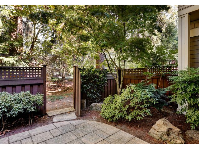 4403 OAKRIDGE Rd, Lake Oswego, OR 97035