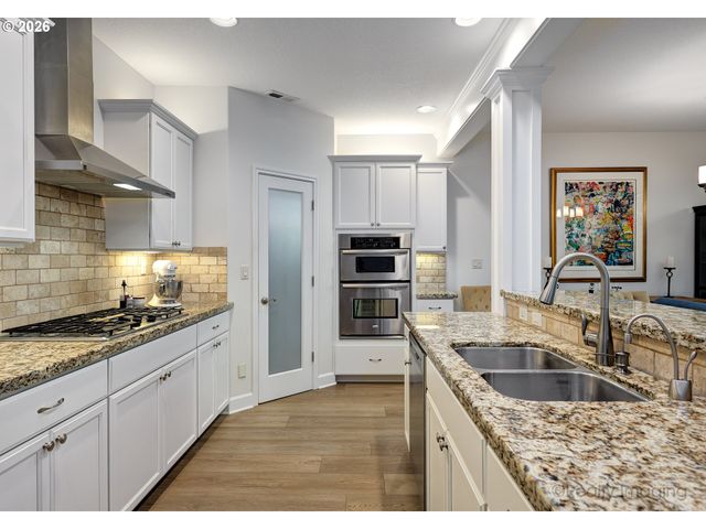 4403 OAKRIDGE Rd, Lake Oswego, OR 97035