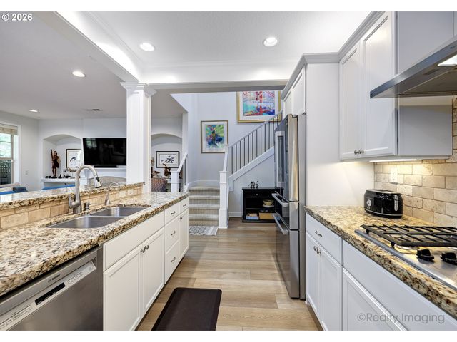 4403 OAKRIDGE Rd, Lake Oswego, OR 97035