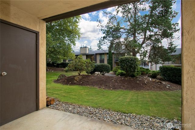 12515 NE 145th Place #D127, Kirkland, WA 98034