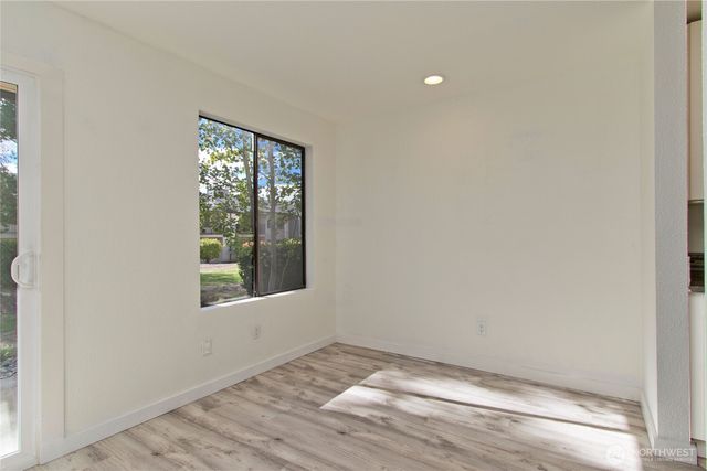 12515 NE 145th Place #D127, Kirkland, WA 98034