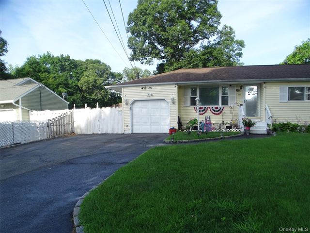 22 Newtown Avenue, Selden, NY 11784