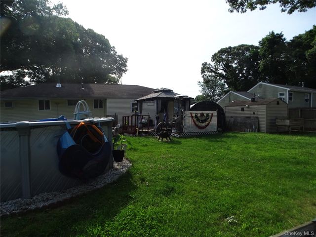 22 Newtown Avenue, Selden, NY 11784