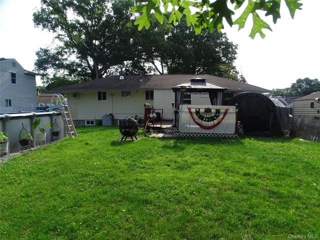 22 Newtown Avenue, Selden, NY 11784