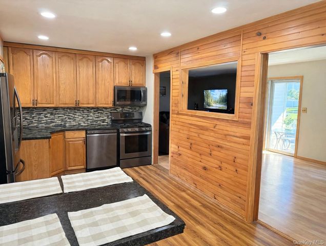 22 Newtown Avenue, Selden, NY 11784