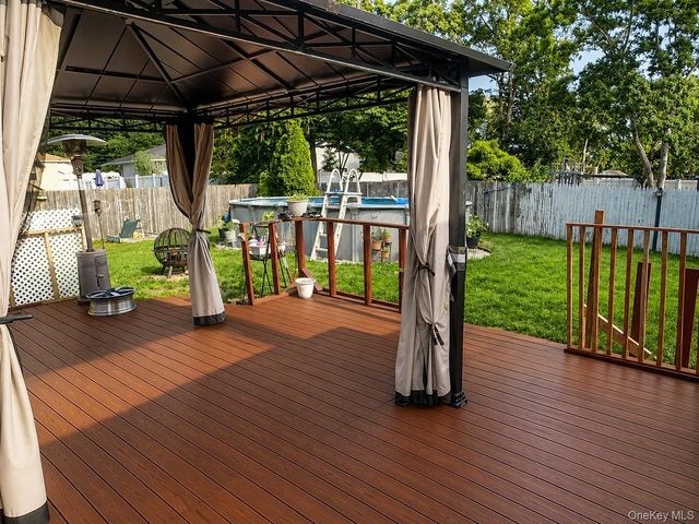 22 Newtown Avenue, Selden, NY 11784