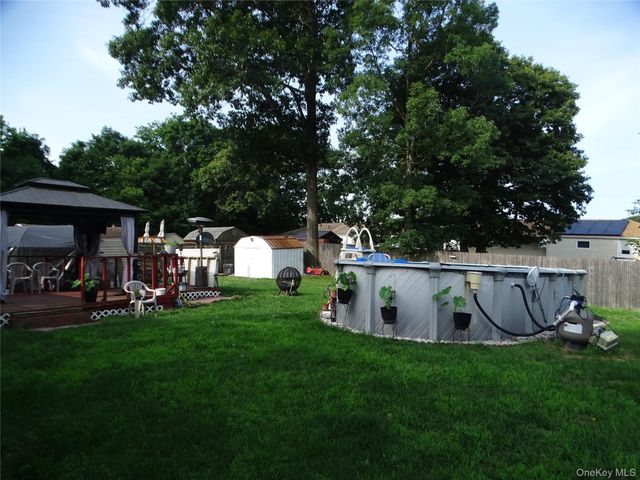 22 Newtown Avenue, Selden, NY 11784