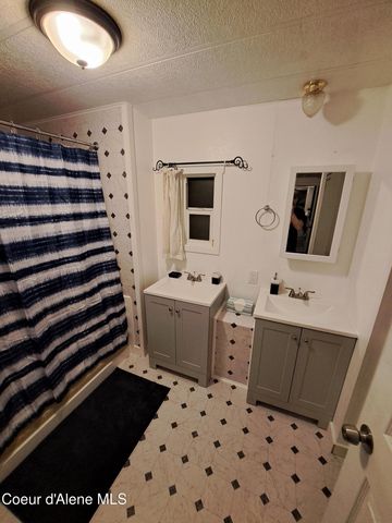 8475 W Meadow Brook Cir, Rathdrum, ID 83858