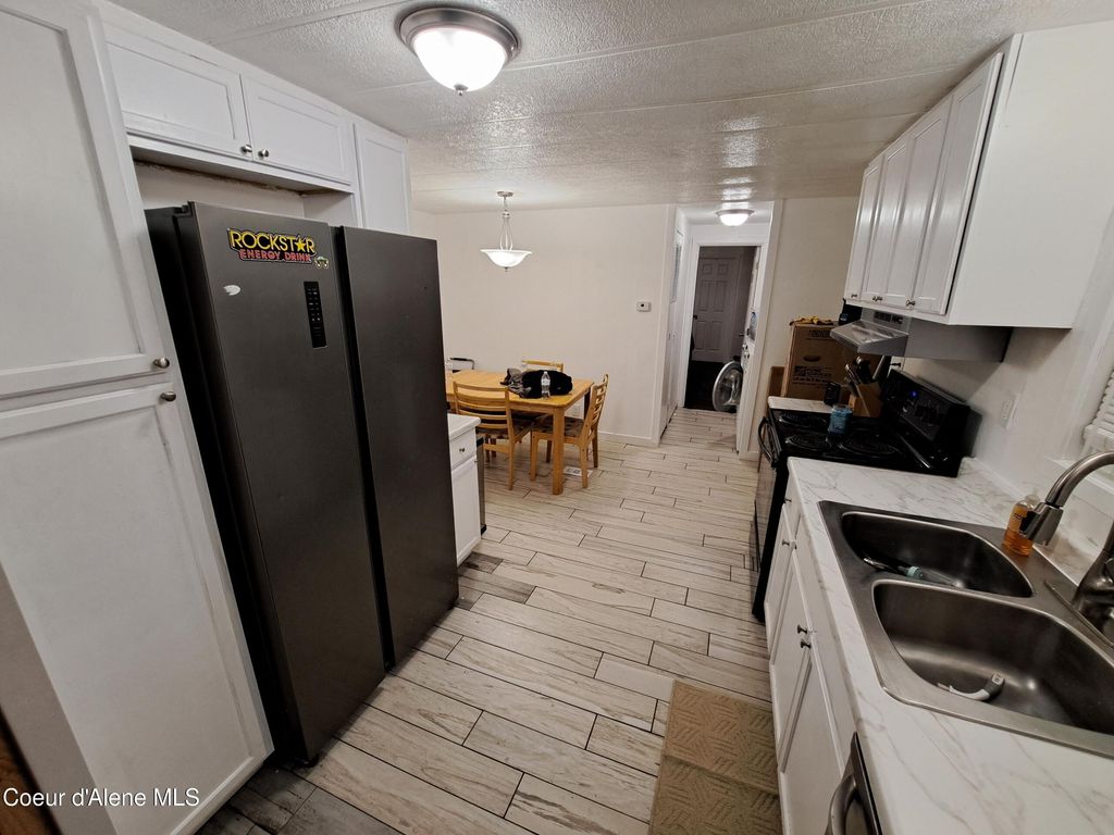 8475 W Meadow Brook Cir, Rathdrum, ID 83858