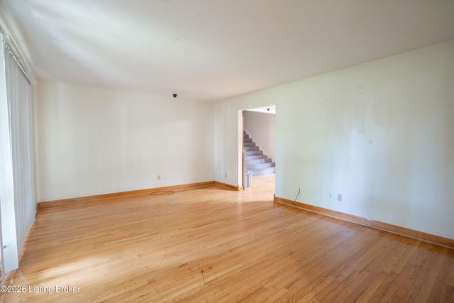 7846 St Andrews Church Rd, Louisville, KY 40214