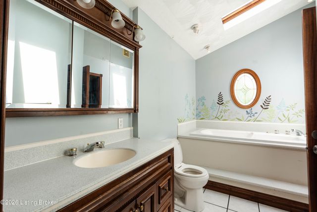 7846 St Andrews Church Rd, Louisville, KY 40214