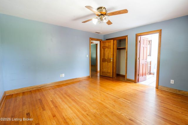 7846 St Andrews Church Rd, Louisville, KY 40214