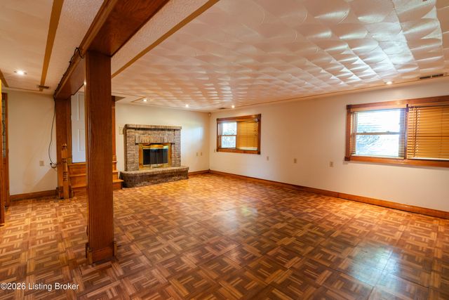 7846 St Andrews Church Rd, Louisville, KY 40214