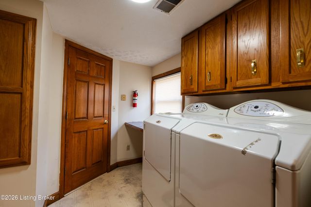 7846 St Andrews Church Rd, Louisville, KY 40214