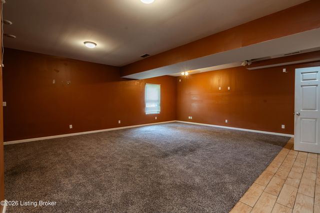 7846 St Andrews Church Rd, Louisville, KY 40214