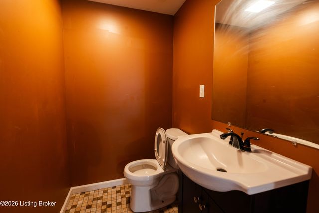 7846 St Andrews Church Rd, Louisville, KY 40214