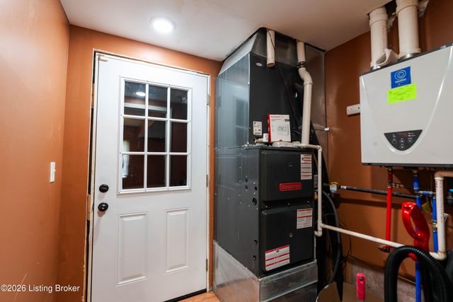 7846 St Andrews Church Rd, Louisville, KY 40214