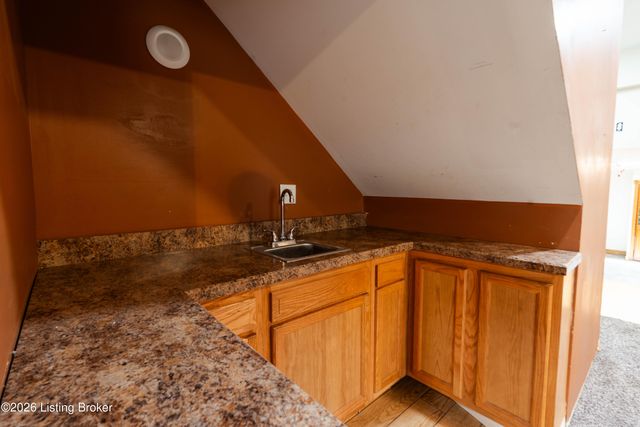 7846 St Andrews Church Rd, Louisville, KY 40214