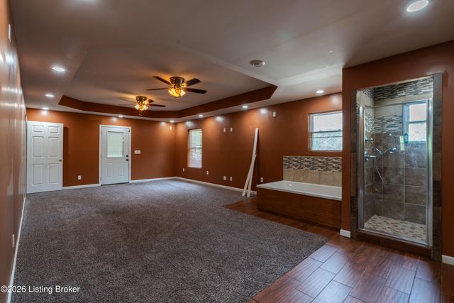 7846 St Andrews Church Rd, Louisville, KY 40214