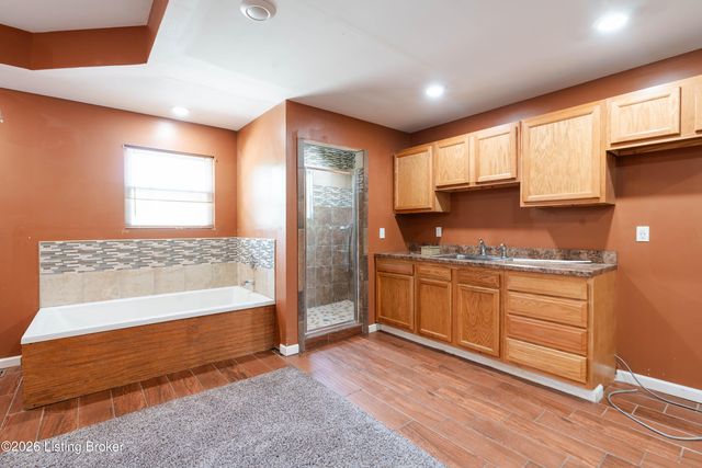 7846 St Andrews Church Rd, Louisville, KY 40214