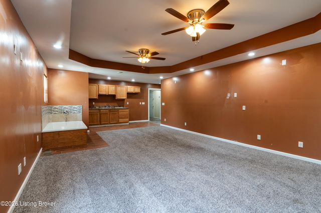 7846 St Andrews Church Rd, Louisville, KY 40214