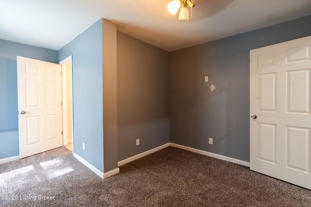 7846 St Andrews Church Rd, Louisville, KY 40214