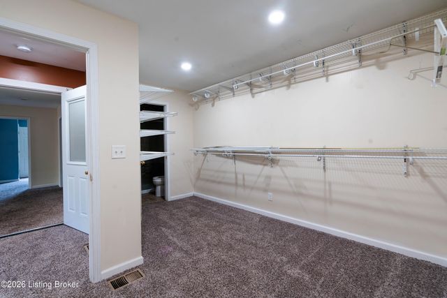 7846 St Andrews Church Rd, Louisville, KY 40214