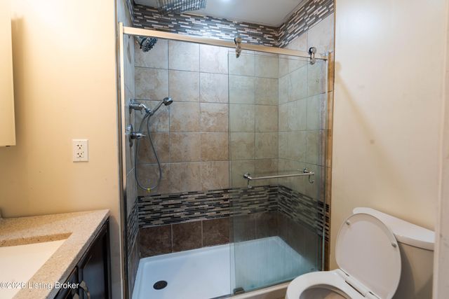 7846 St Andrews Church Rd, Louisville, KY 40214