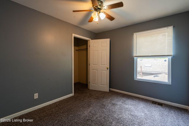 7846 St Andrews Church Rd, Louisville, KY 40214