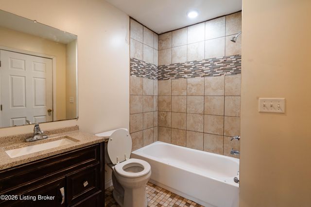 7846 St Andrews Church Rd, Louisville, KY 40214