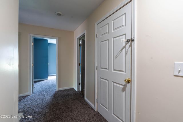 7846 St Andrews Church Rd, Louisville, KY 40214