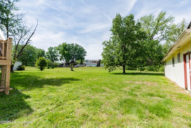 7846 St Andrews Church Rd, Louisville, KY 40214