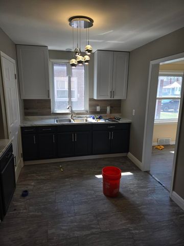 20542 Ashton Avenue, Detroit, MI 48219