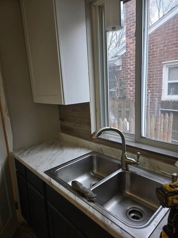 20542 Ashton Avenue, Detroit, MI 48219