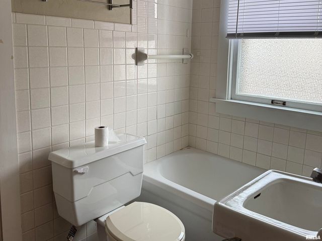 1639 33RD Street, Moline, IL 61265