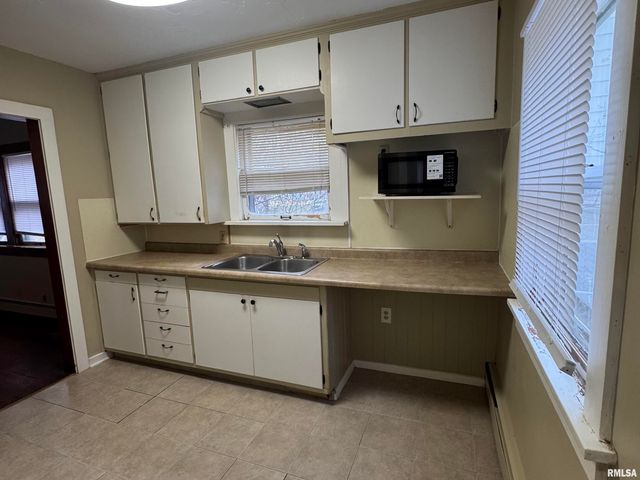 1639 33RD Street, Moline, IL 61265